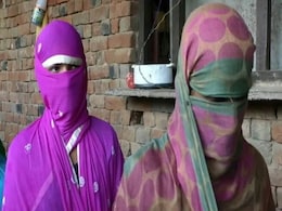 बुलंदशहर : शौच के लिए बाहर गईं दो नाबालिगों को अगवा कर गैंगरेप, आरोपी फरार बुलंदशहर : शौच के लिए बाहर गईं दो नाबालिगों को अगवा कर गैंगरेप, आरोपी फरार