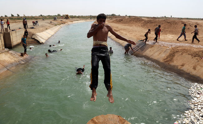 In ISIS-Held Raqa, Parched Civilians Risk Lives For Water