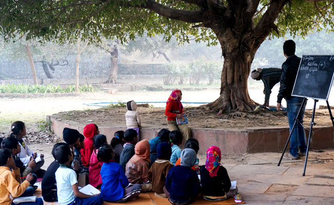 देश के सरकारी प्राइमरी स्कूलों में नौ लाख शिक्षक कम, कैसे सुधरेगी गुणवत्ता