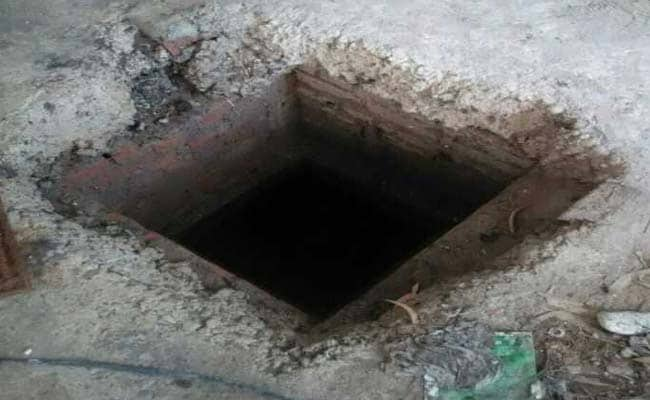 7 Die Of Suffocation While Cleaning Gujarat Hotel Septic Tank