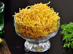 Indian Cooking Tips: Make Market-Style Aloo Bhujia At Home, With This Fool-Proof Recipe Indian Cooking Tips: Make Market-Style Aloo Bhujia At Home, With This Fool-Proof Recipe