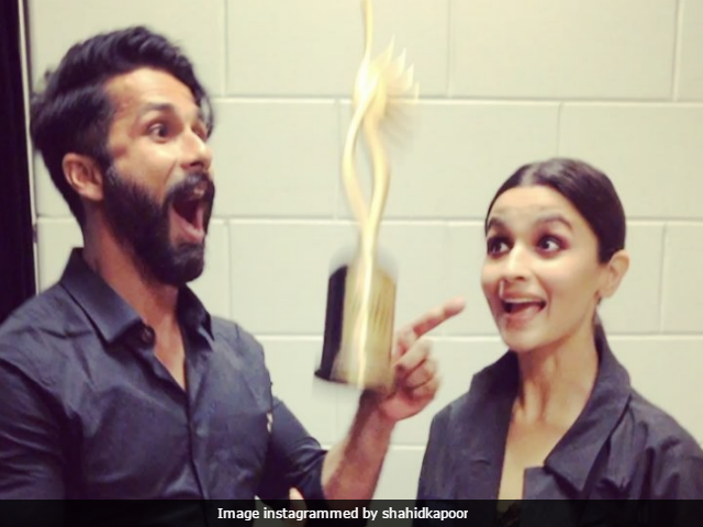 IIFA Awards 2017:  Shahid Kapoor And Alia Bhatt Are  Celebrating Their Win This  Way