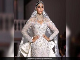 पेरिस फैशन वीक: डिजाइनर राल्फ एंड रूसो के लिए खूबसूरत राजकुमारी बन, रैम्प पर उतरीं सोनम कपूर पेरिस फैशन वीक: डिजाइनर राल्फ एंड रूसो के लिए खूबसूरत राजकुमारी बन, रैम्प पर उतरीं सोनम कपूर
