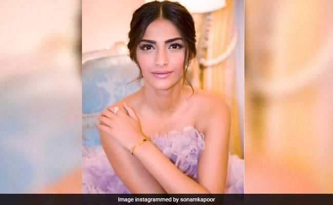 इंडस्ट्री में 10 साल पूरे होने पर सोनम कपूर बोलीं- मेरा करियर कछुए की चाल जैसा