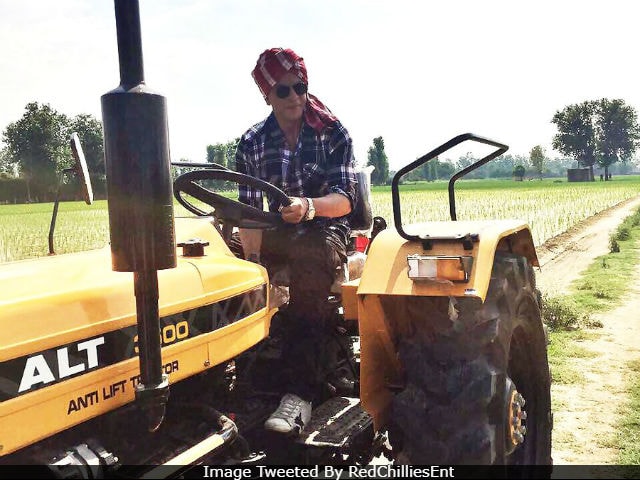 Jab Shah Rukh Khan Drove A Tractor In Punjab (Minus Anushka Sharma)