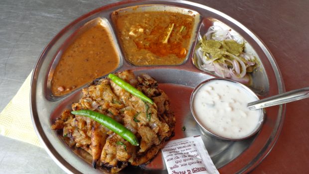 Chawla De Mashoor Special Naan: The Best Place to Eat Amritsari Chur-Chur Naan in Delhi