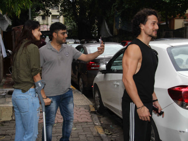 Injured Disha Patani Spotted With Rumoured Boyfriend Tiger Shroff