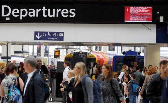 Signal Fault Strands Thousands Of Commuters At UK Busiest Rail Station