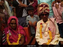 80 का 'लड़का' और 75 की 'लड़की', 40 साल 'लिव इन' में रहने बाद लिया ये फैसला 80 का 'लड़का' और 75 की 'लड़की', 40 साल 'लिव इन' में रहने बाद लिया ये फैसला