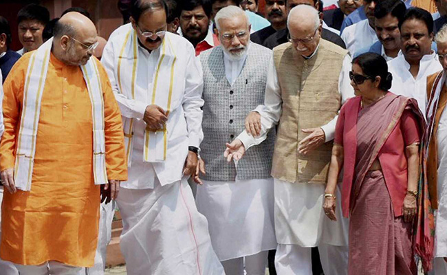 PM Narendra Modi Seeks Tamil Nadu Chief Minister's Support For Venkaiah Naidu As Vice President