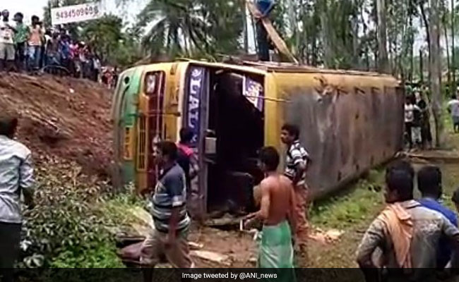 2 killed, 31 Injured As Bus Overturns In Bengal's West Midnapore