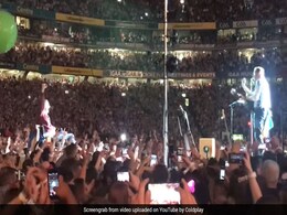 Wheelchair-Bound Coldplay Fan Crowdsurfs His Way To Stage During Concert Wheelchair-Bound Coldplay Fan Crowdsurfs His Way To Stage During Concert