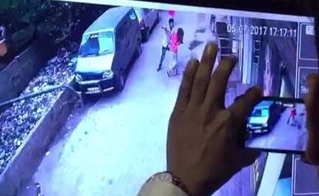 CCTV Shows Young Delhi Woman Being Stabbed By Man, She Died