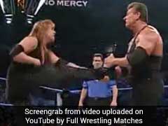 WWE : जब बेटी ने बाप पर पाइप से कर दिया हमला, फिर बाप को आया गुस्सा और... Video