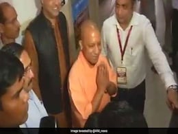 योगी सरकार में जारी हुआ फरमान : 15 अगस्त को मदरसों में फहराएं तिरंगा और कराएं वीडियोग्राफी योगी सरकार में जारी हुआ फरमान : 15 अगस्त को मदरसों में फहराएं तिरंगा और कराएं वीडियोग्राफी