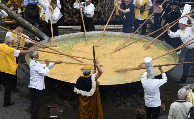 This 'Eggstremely' Big Omelette Is Made Of 6,500 Eggs. See Pics