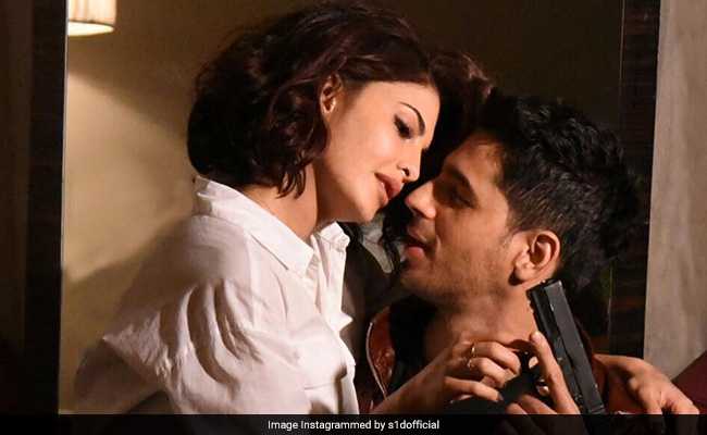 'ए जेंटलमैन': 'बंदूक मेरी लैला' में एक्‍शन और हॉटनेस का तड़का लगा रहे हैं जैकलीन और सिद्धार्थ