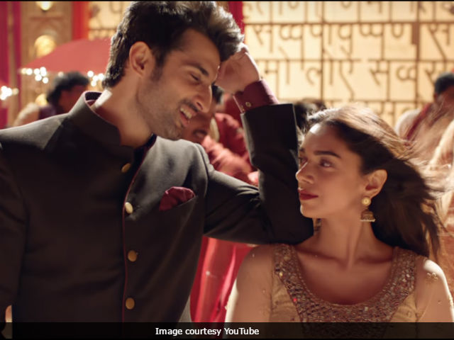 Sanjay Dutt's <i>Bhoomi</i>: <i>Will You Marry Me</i>, Aditi Rao Hydari Is Asked In New Song