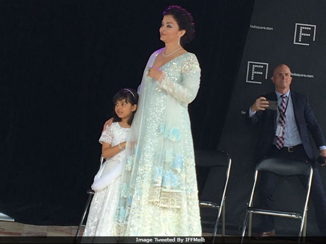IFFM 2017: Aishwarya Rai Bachchan, Daughter Aaradhya Hoist Indian Flag In Melbourne