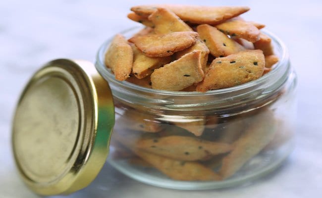 Watch: This Easy and Quick Ajwain Kalonji Nimki Is A Perfect Office Snack For Those Mid-Day Hunger Pangs