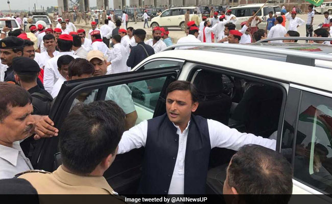 पेट्रोल की बढ़ी कीमतों को लेकर अखिलेश यादव ने ऐसे घेरा मोदी सरकार को