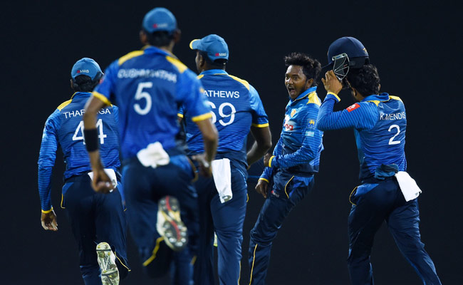 जादुई स्पिनर अकिला धनंजय : जितना कठिन नाम है, उतनी ही मुश्किल लगी उनकी गेंदबाजी