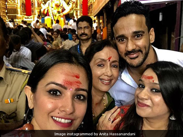 Ganesh Chaturthi 2017: Anita Hassanandani Visits Lalbaugcha Raja