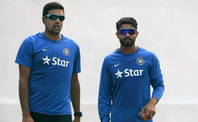 INDvsSL: रवींद्र जडेजा भले ही हों नंबर वन टेस्‍ट बॉलर लेकिन इस मामले में आर. अश्विन हैं उनसे आगे