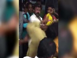 सेल्फी के चक्कर में एक्टर ने जड़ा फैन को थप्पड़, Video Viral सेल्फी के चक्कर में एक्टर ने जड़ा फैन को थप्पड़, Video Viral