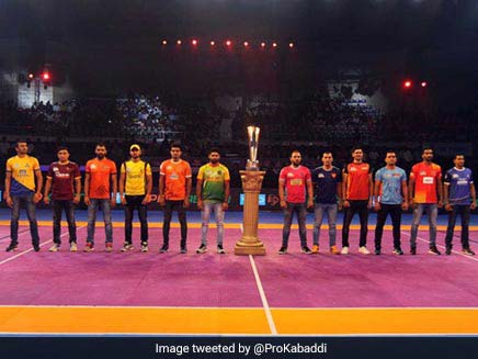 बेंगलुरू और तेलुगू के बीच हुआ रोमांचक मुकाबला, दर्शकों ने उठाया जमकर लुत्फ