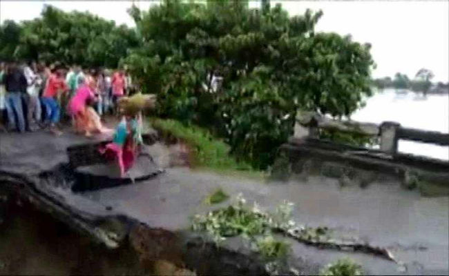 3 Swept Away As Bridge Collapsed In Bihar. Tragedy On Video