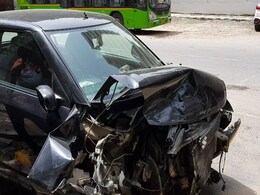 पूर्व डीजीपी की कार को मर्सडीज ने मारी टक्कर, पुलिस ने आरोपी को पकड़ा पूर्व डीजीपी की कार को मर्सडीज ने मारी टक्कर, पुलिस ने आरोपी को पकड़ा