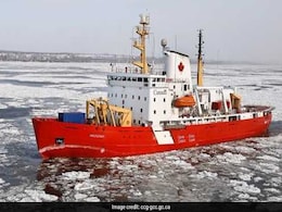 What It's Like To Ride A 6,000-Ton Icebreaker Through Arctic Waters What It's Like To Ride A 6,000-Ton Icebreaker Through Arctic Waters