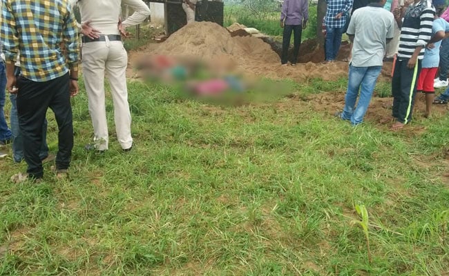 छत्तीसगढ़ : सेप्टिक टैंक में जहरीली गैस रिसाव से चार लोगों की मौत छत्तीसगढ़ : सेप्टिक टैंक में जहरीली गैस रिसाव से चार लोगों की मौत
