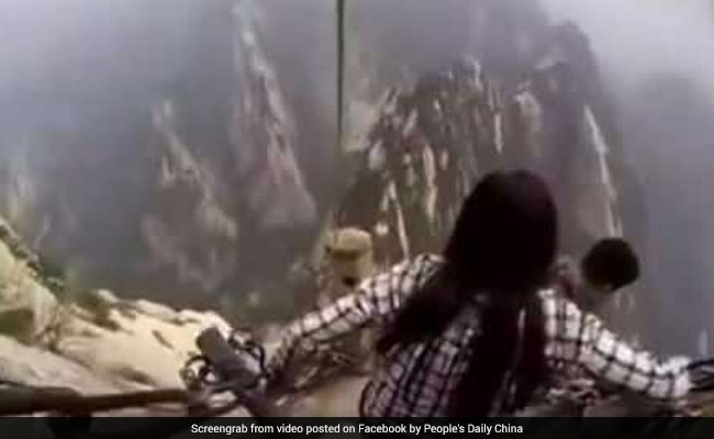 Extremely steep staircase at Hua Mountain, China : r/SweatyPalms