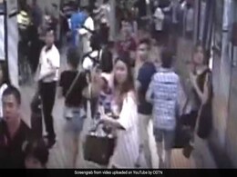 Watch: Screaming Man Runs From Train, Hundreds Follow. No One Knows Why Watch: Screaming Man Runs From Train, Hundreds Follow. No One Knows Why