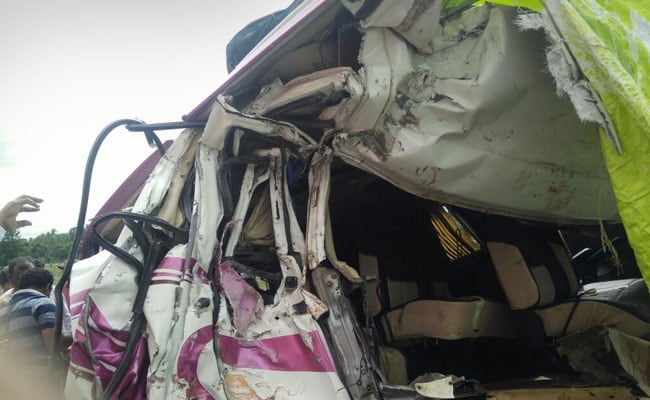 4 Spanish Nationals Among 5 Dead In Truck-Mini Bus Collision In Chittoor