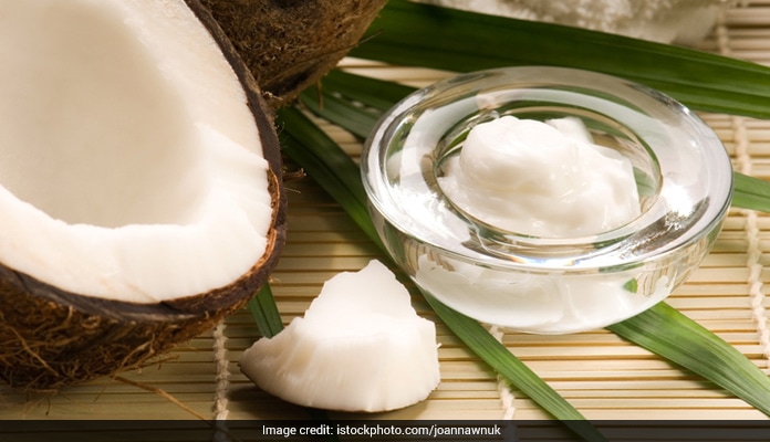 coconut oil moisturizes affected area