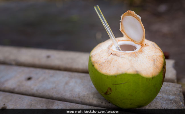 नारियल पानी में नींबू का रस मिलाकर पीने से सेहत को मिल सकते हैं ये 5 गजब के फायदे, वेट लॉस के साथ मिलेगी ग्लोइंग स्किन