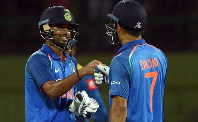 INDvsAUS 1st ODI:एमएस धोनी का एक और कमाल, बनाया 'अर्धशतकों का शतक'