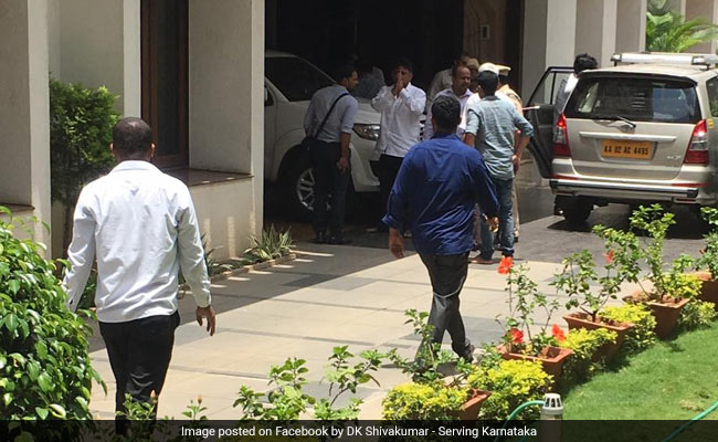 LIVE Updates: Tax Raids On Karnataka Minister DK Shivakumar, 7.5 Crores Recovered From Delhi Home