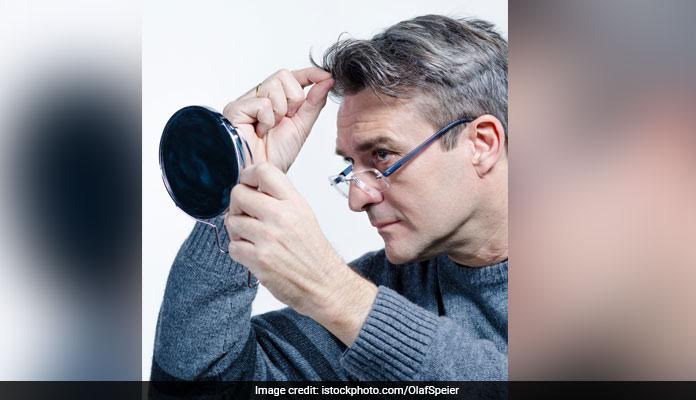 How To Black Grey Hair Naturally: समय से पहले सफेद हुए बालों को फिरसे काला और घना करने के 5 जबरदस्त घरेलू उपचार
