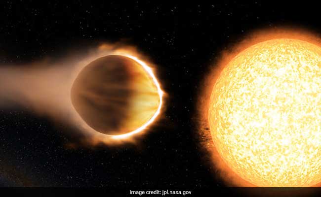 Giant Exoplanet With Glowing Water Atmosphere Discovered