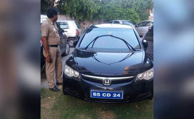 साल भर से श्रीलंका उच्चायोग का फर्जी अफसर बनकर घूम रहा शख्स चढ़ा पुलिस के हत्थे