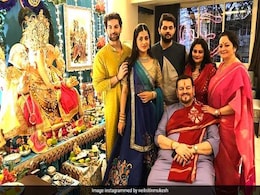 गणेश चतुर्थी: बॉलीवुड सितारों ने कुछ यूं किया गणपति बप्पा का स्वागत गणेश चतुर्थी: बॉलीवुड सितारों ने कुछ यूं किया गणपति बप्पा का स्वागत