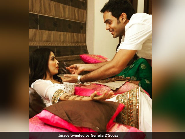 Raksha Bandhan 2017: Genelia D'Souza Dug Out This Cute Pic Of Her Brother At Her <i>Mehendi</i>