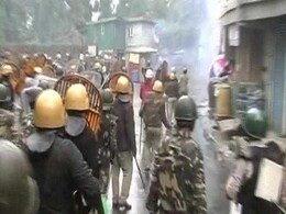 जीजेएम के प्रमुख बिमल गुरुंग के समर्थकों के साथ हुई झड़प में पुलिस इंस्पेक्टर की मौत जीजेएम के प्रमुख बिमल गुरुंग के समर्थकों के साथ हुई झड़प में पुलिस इंस्पेक्टर की मौत
