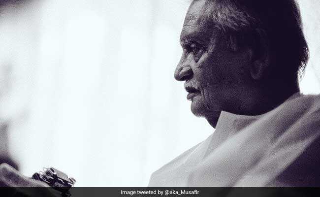 बोस्कियाना में कुछ लम्हे, किस्सों और शब्दों के जादूगर गुलजार के साथ