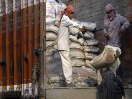 केंद्र सरकार ने निर्माण कार्य में लगे मजदूरों के लिए पेंशन, नि:शुल्क जीवन बीमा की पहल किया केंद्र सरकार ने निर्माण कार्य में लगे मजदूरों के लिए पेंशन, नि:शुल्क जीवन बीमा की पहल किया