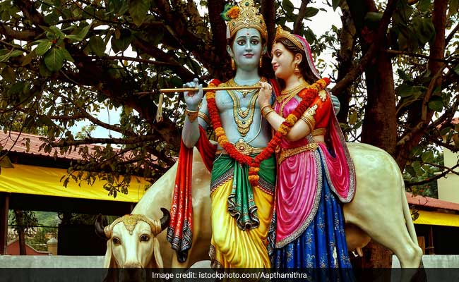 Krishna Janmashtami 2017: जानें, क्यों जन्माष्टमी पर पालने में झुलाए जाते हैं कान्हा